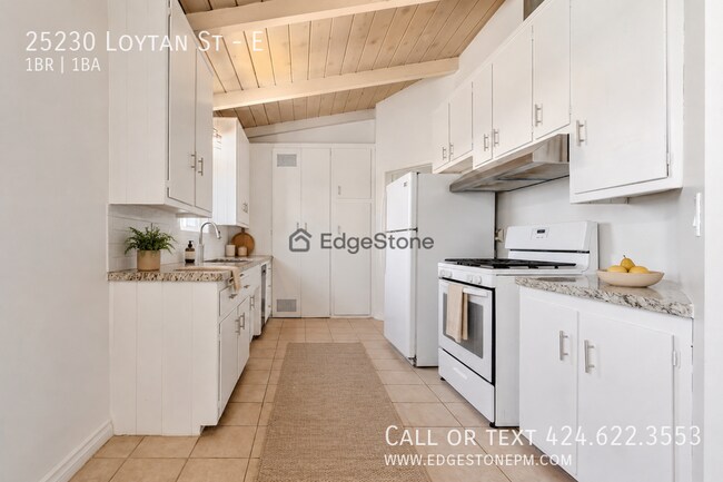 Building Photo - 25230 Loytan St