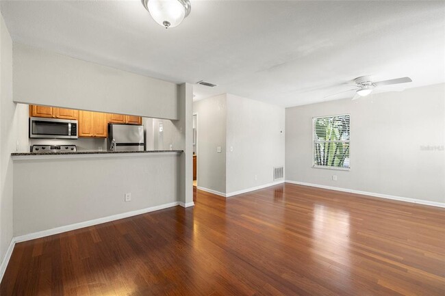 Building Photo - 5440 S MacDill Ave