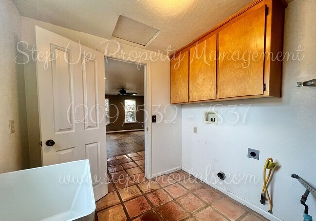 Building Photo - Charming Angels Camp Cottage with Solar