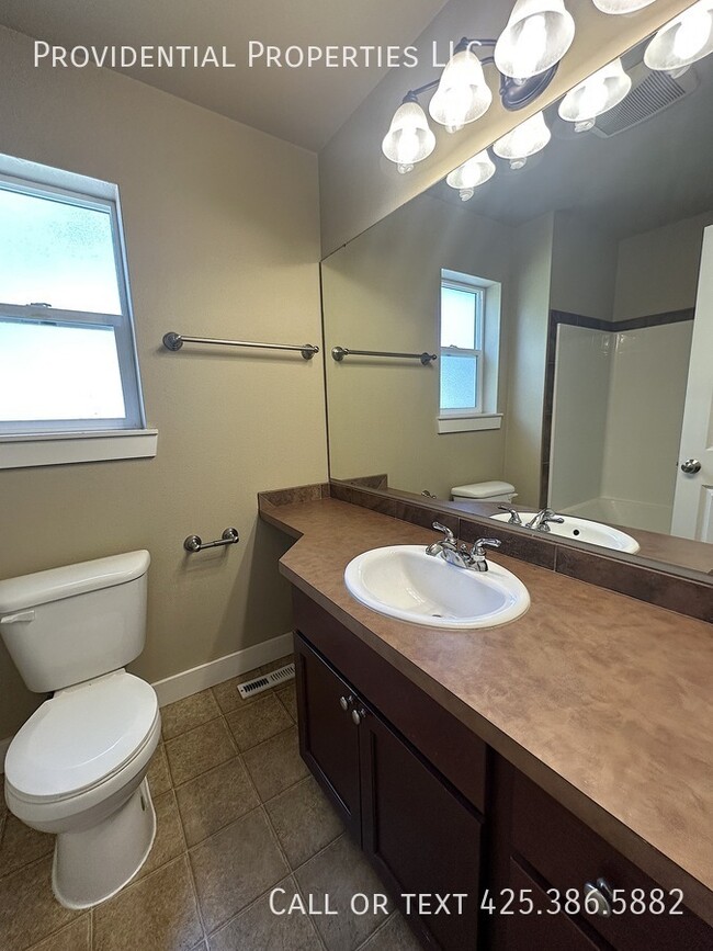 Building Photo - 9720-9186 186 St E