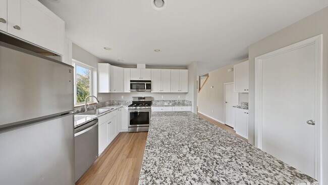 Building Photo - 3 Bed 2.5 Bath - Fireside - NAS Whidbey - Groups