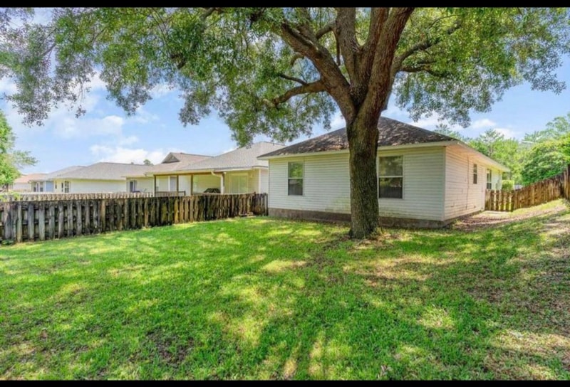 Building Photo - 2751 Bay Club Dr