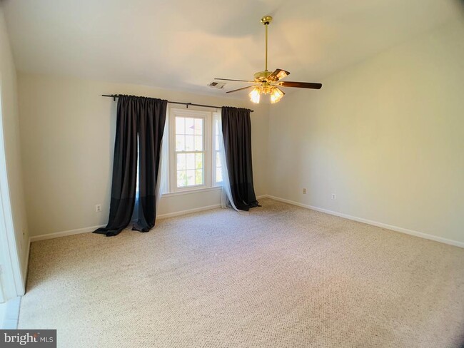 Building Photo - 10496 Courtney Dr