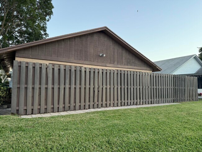 Building Photo - 1389 Pines Ln