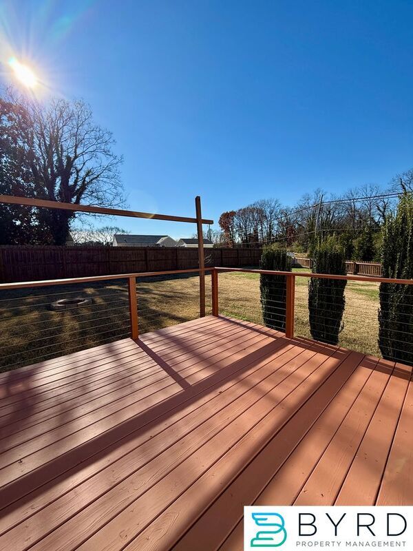 Building Photo - 1001 Greenview Dr