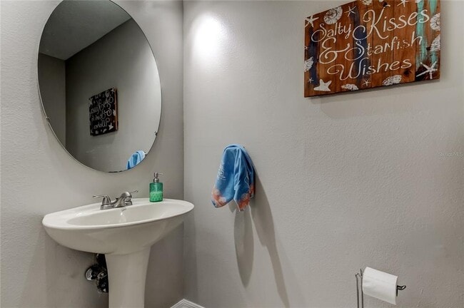 Building Photo - 1138 Hillhurst Dr