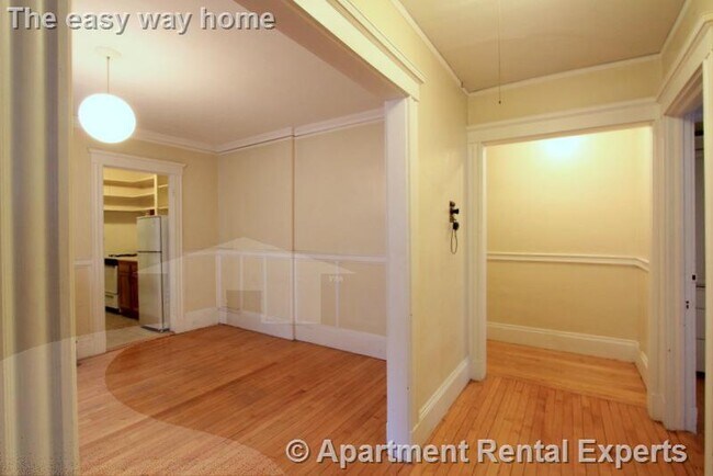 Building Photo - 8 Craigie Cir