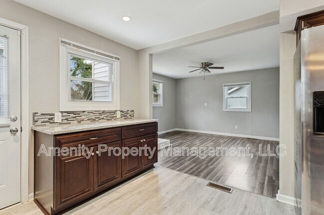 Building Photo - 511 Henderson St