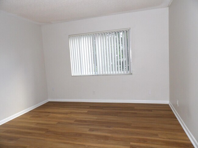 Building Photo - 1638 Embassy Dr