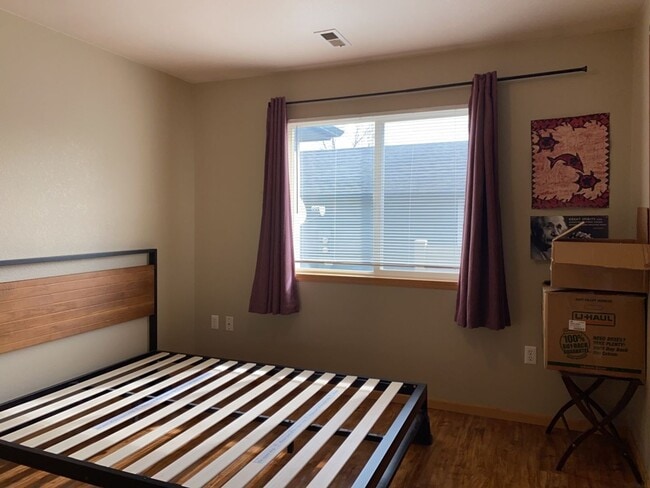 Building Photo - 3 Bed, 2 Bath Duplex in West Fort Collins close to Foothills