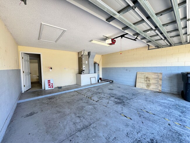 Building Photo - Split Floor plan 3/2 in Poinciana