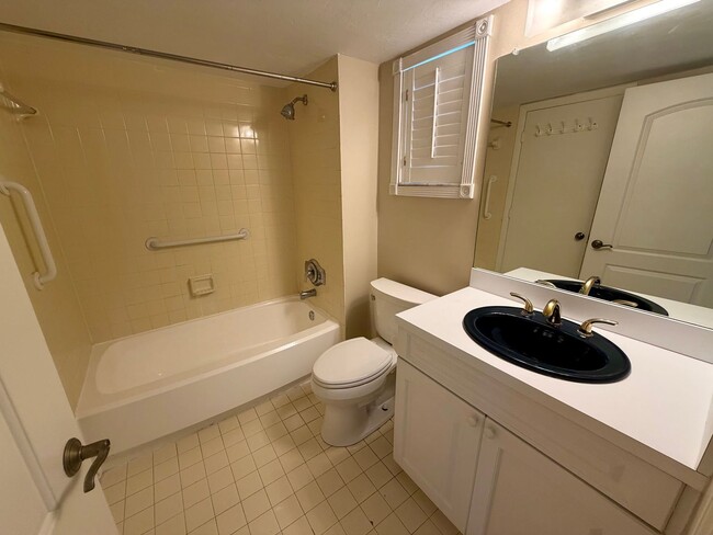 Building Photo - 1024 Anglers Cove
