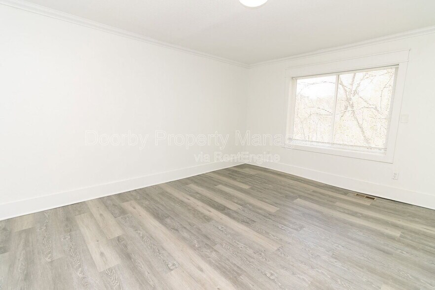 Building Photo - 1203 Rockway Dr