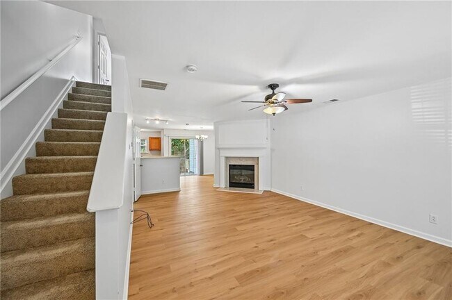 Building Photo - 725 Crestwell Cir