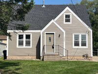 Building Photo - 3 Bedroom Home for rent in Urbandale, IA