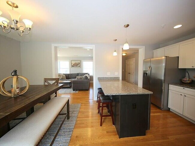 Building Photo - 10 Irma St