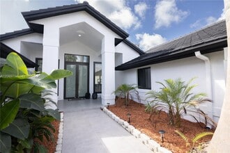 Building Photo - 201 Holiday Dr