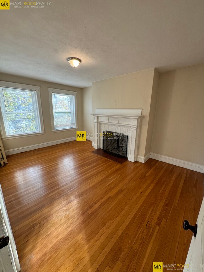 Building Photo - 59A Strathmore Rd