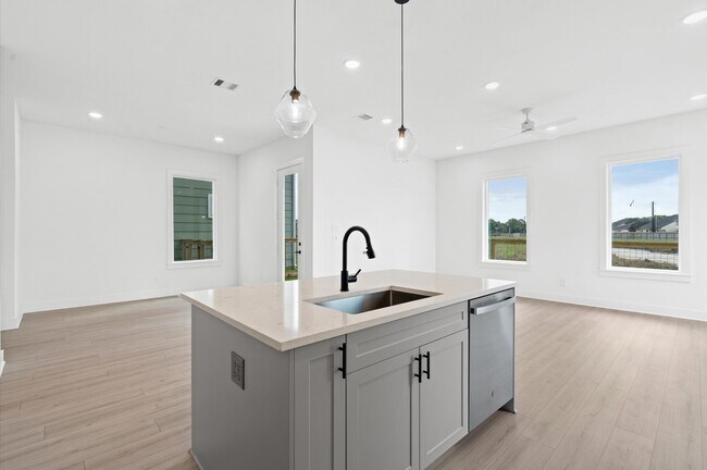 Building Photo - 9602 Valeca Dr