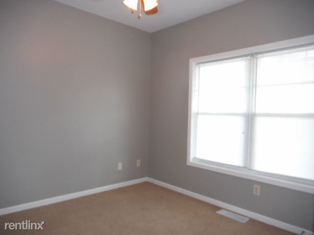 Building Photo - 215 Max Hampton St