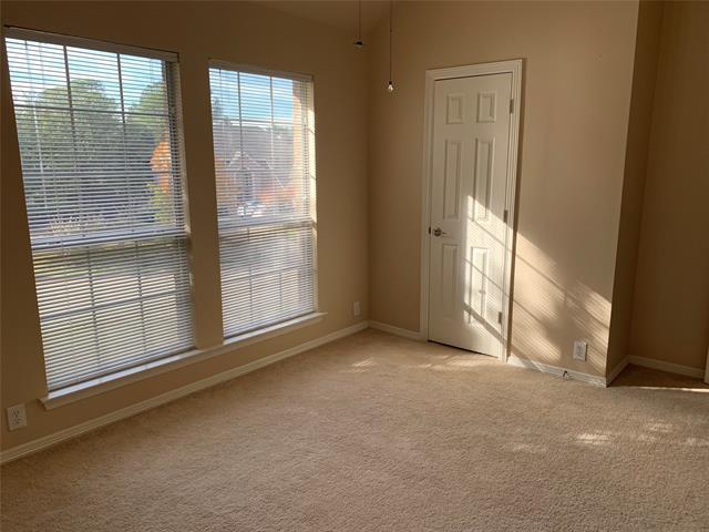 Building Photo - 1005 S Hollow Dr
