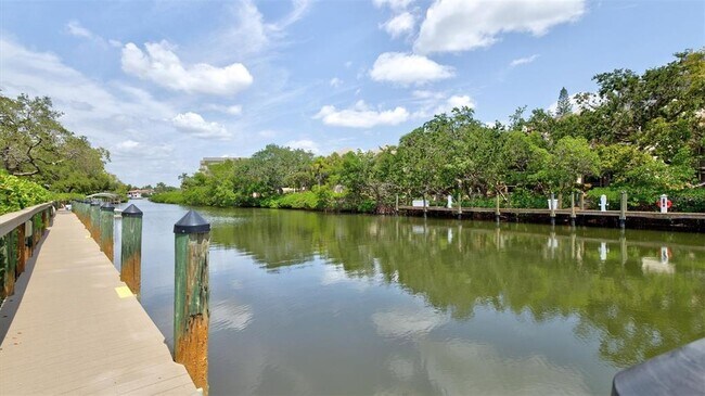 Building Photo - 1700 Cove II Pl