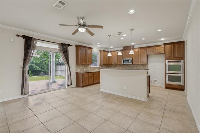 Building Photo - 5996 Clearwater Dr