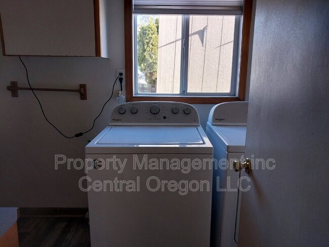 Building Photo - 435 SE 9th St