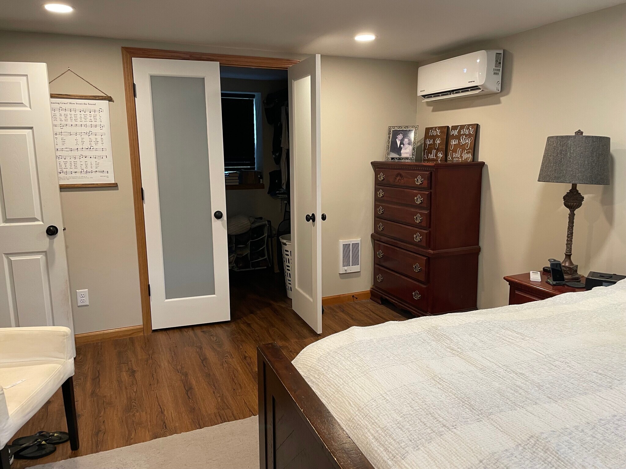 Master bedroom with walk in closet - 10909 Russell Ave S