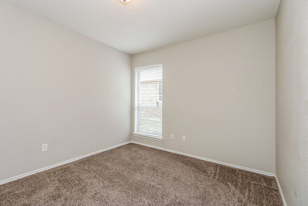 Building Photo - 2844 Claremont Dr