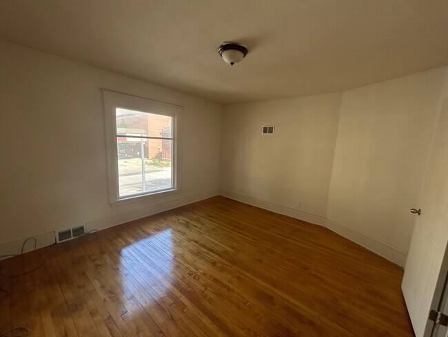 Building Photo - 120 S Blair St