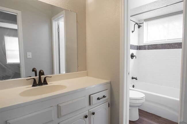 Building Photo - Charming Eastmoor Home: Perfect for Your New Adventure!