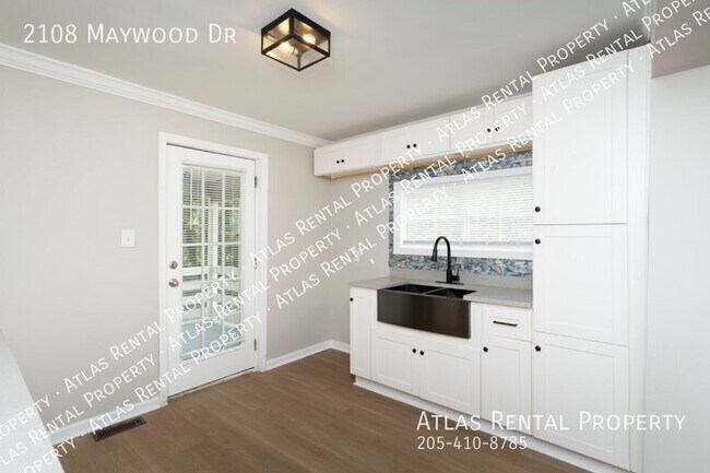 Building Photo - 2108 Maywood Dr