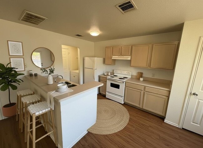 Building Photo - 111 Cedar Ln