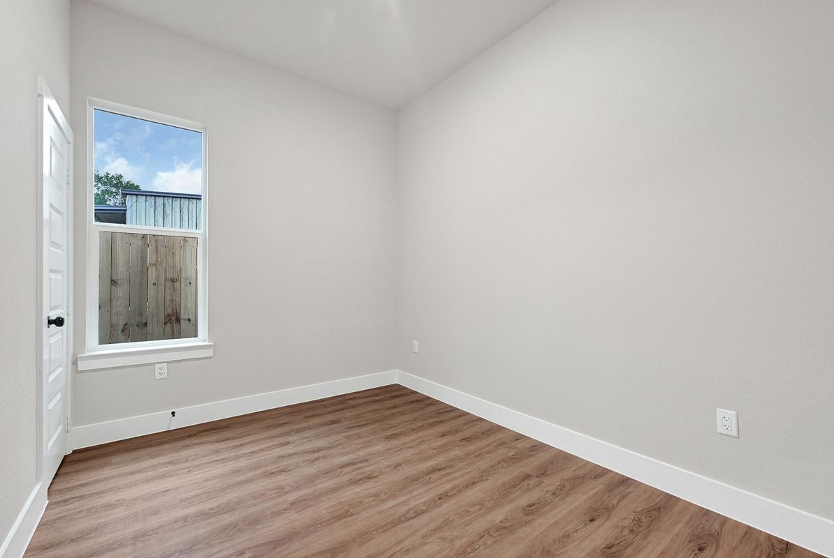 Building Photo - 112 S San Jacinto St