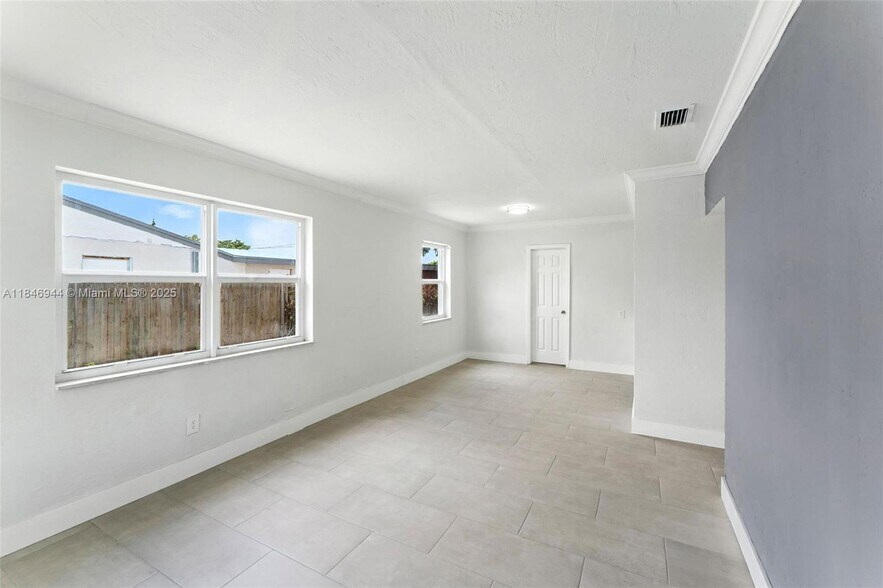 Building Photo - 1245 NW 84th Ter