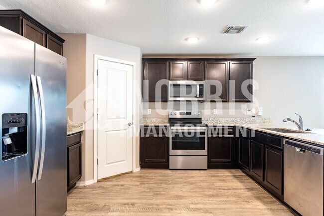 Building Photo - Very Nice Home in a Great Location