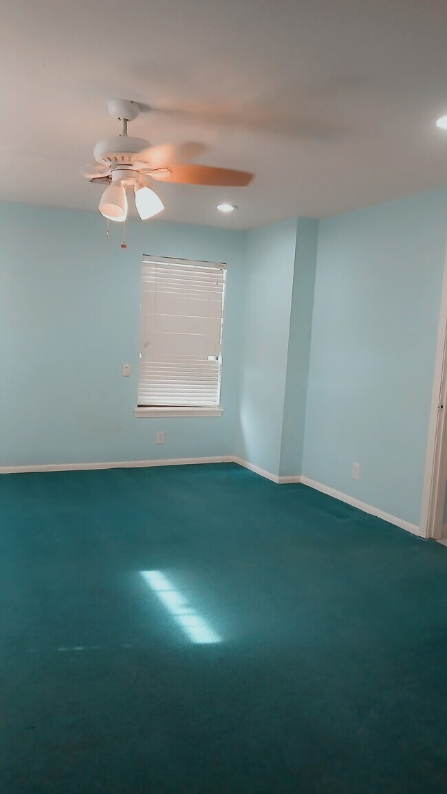 Building Photo - 115 Coyle Pl