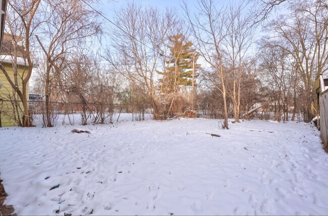 Building Photo - For Rent – Updated 2 Bedroom, 1 Bath Home