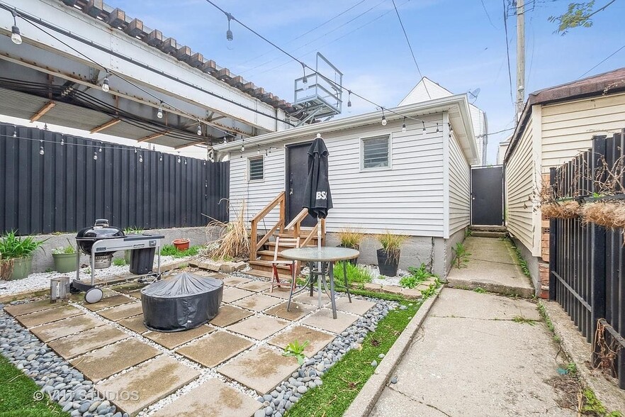 Patio and Garage (avail for rent) - 1708 W Cullerton St