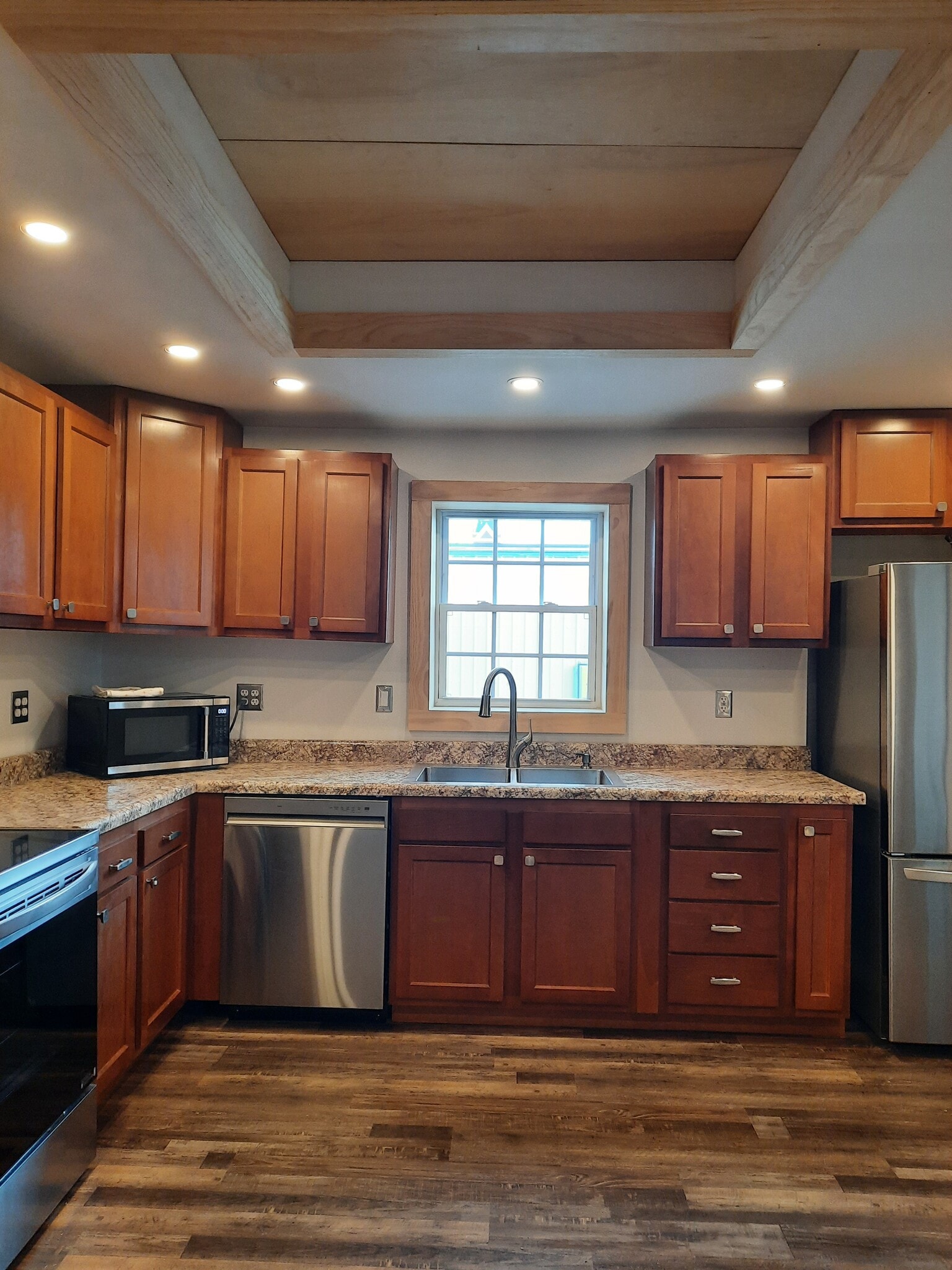 Building Photo - 247 Main St