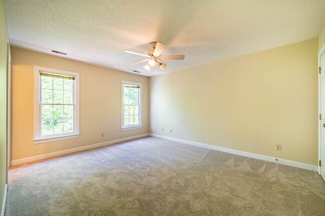Building Photo - 1305 Hampshire Ct