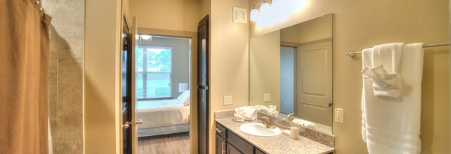 Building Photo - 6520 Jamail Dr