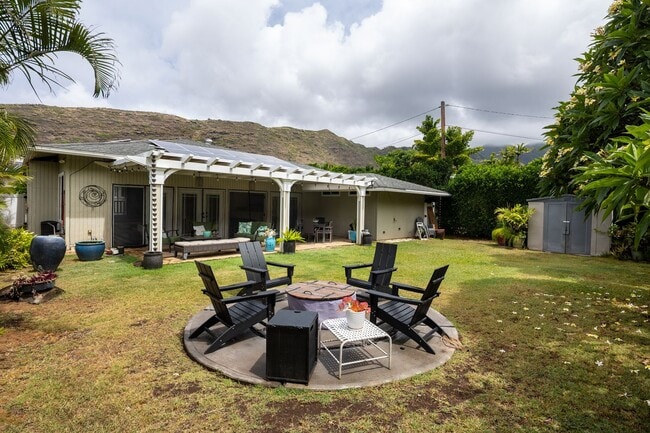 Building Photo - Privately Gated, Cool, Furnished Home, Tuc...