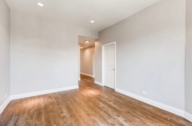 Building Photo - 4514 S Calumet Ave