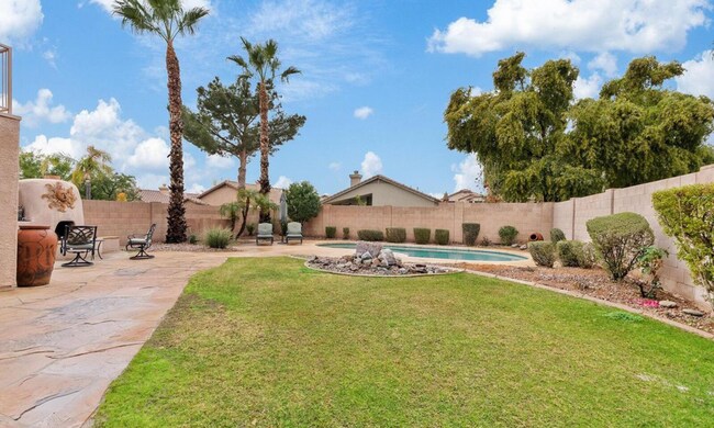 Building Photo - 7520 E Desert Vista Rd