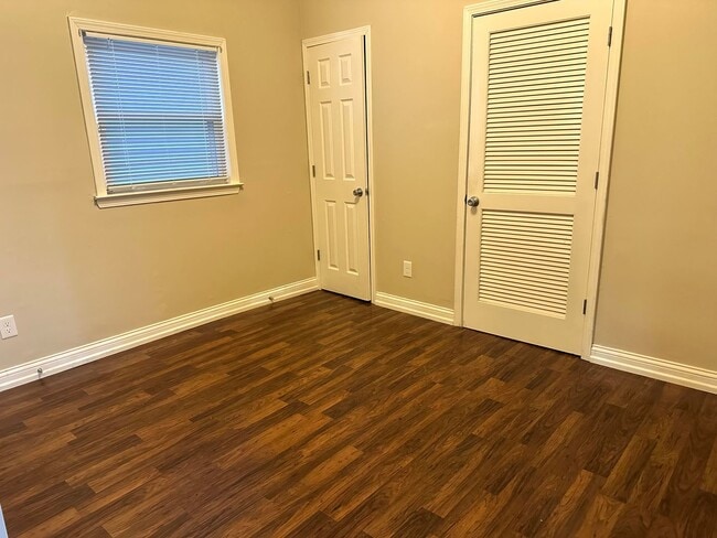 Building Photo - 816 Ash St