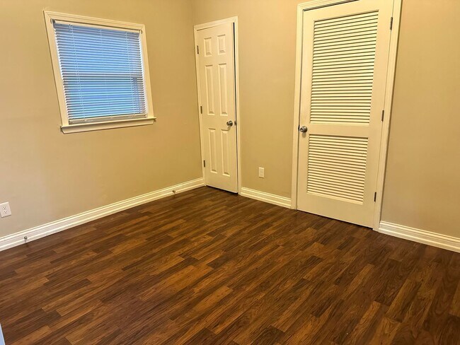 Building Photo - Renovated Germantown House in Great Location