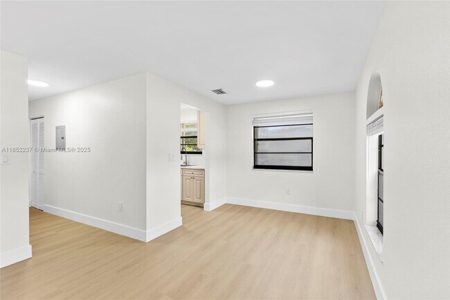 Building Photo - 5629 Taft St