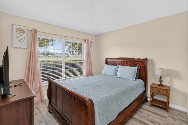 Building Photo - 1550 Casterton Cir